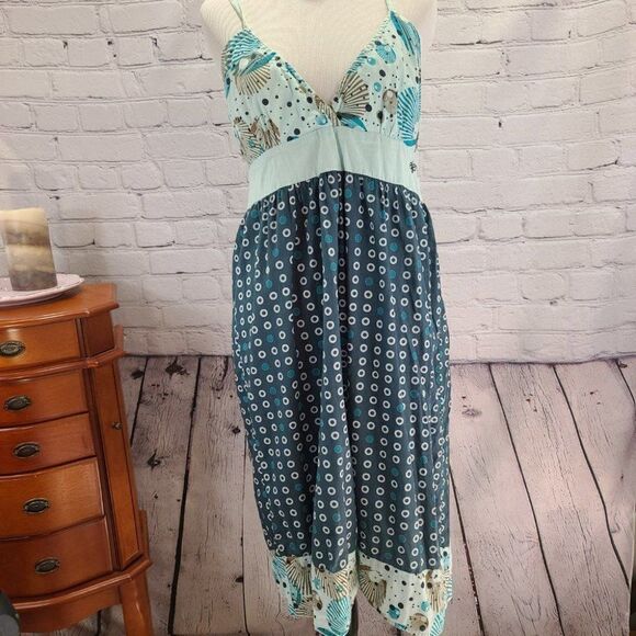 Element Medium Criss Cross back knee length Dress - Picture 4 of 13